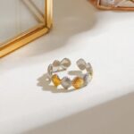 Ατσάλινο δαχτυλίδι δίχρωμο με κοχύλια - Ocean Echoes - Image 3