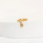 Επίχρυσο ατσάλινο δαχτυλίδι σε σχέδιο φιδιού - Serpent Ring