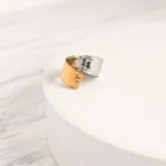 Ατσάλινο δαχτυλίδι σε διχρωμία με σφυρήλατη υφή- Dual Tone Texture Ring