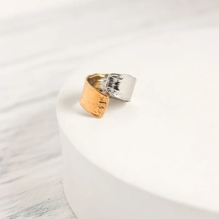 Ατσάλινο δαχτυλίδι σε διχρωμία με σφυρήλατη υφή- Dual Tone Texture Ring