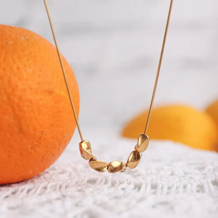 Επίχρυσο κολιέ από ανοξείδωτο ατσάλι με ρευστά στοιχεία- Organic Flow