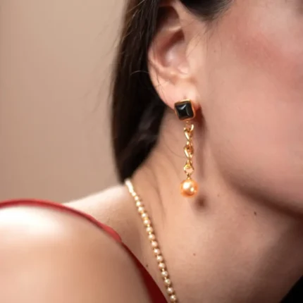 Επίχρυσα σκουλαρίκια με μαύρη πέτρα και πέρλα- Luxurious Vintage Earrings