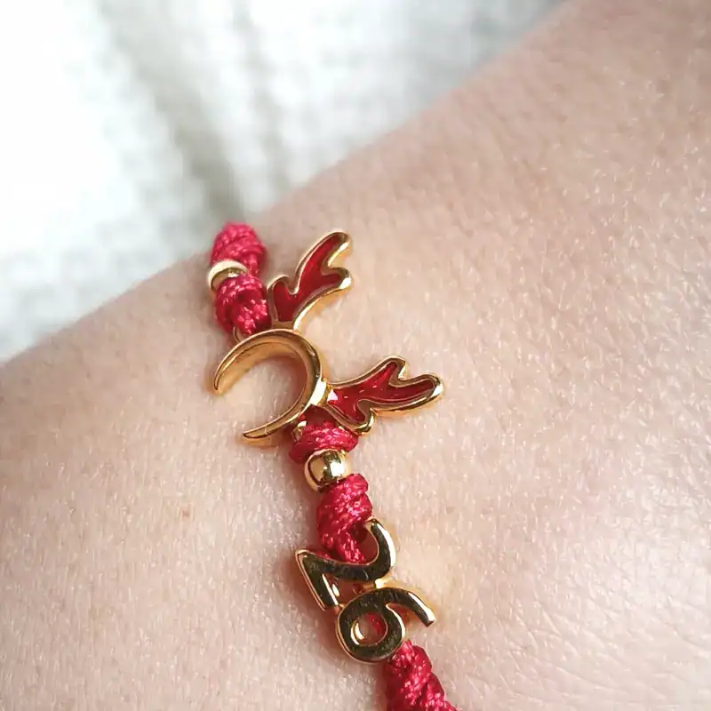 Βραχιόλι Γούρι 2026 - Κέρατα Ταράνδου με μπορντώ κορδόνι