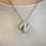 Ατσάλινο κολιέ σε ασημί απόχρωση Μονόγραμμα 'N' – Silver Balloon 'N'