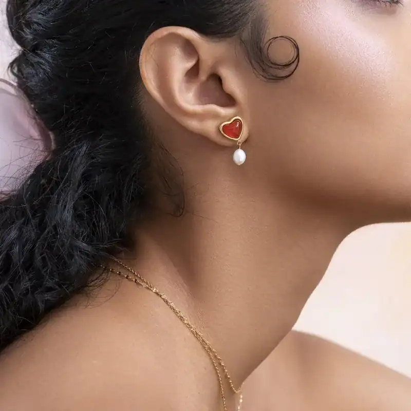Επίχρυσα Σκουλαρίκια Καρδιά με πέρλα – Vintage Romance Drops