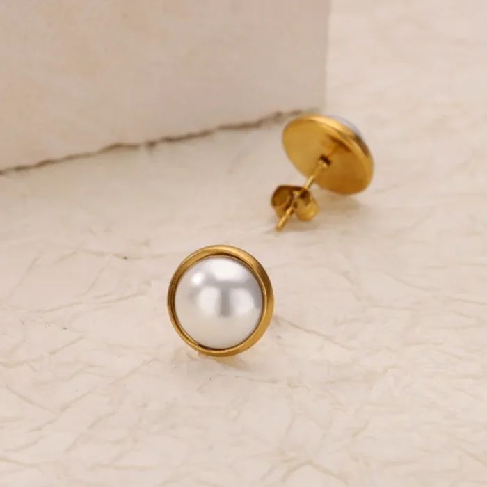 Επίχρυσα Ατσάλινα Σκουλαρίκια Πέρλα – Pearled Button Earrings